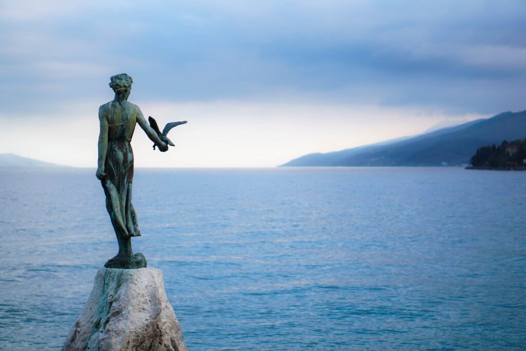 La fille à la mouette